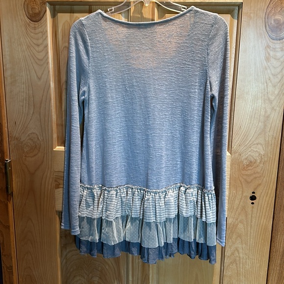 Gray Ruffle top - Picture 2 of 2